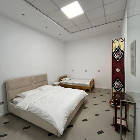 Center House Apartment *